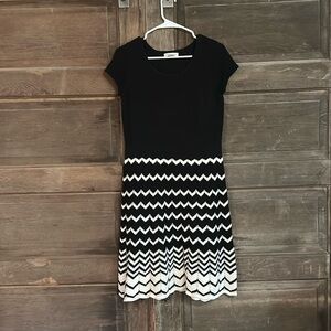 Dress Barn Black White Knit‎ Dress Chevron Fit & Flare Women’s Size Medium